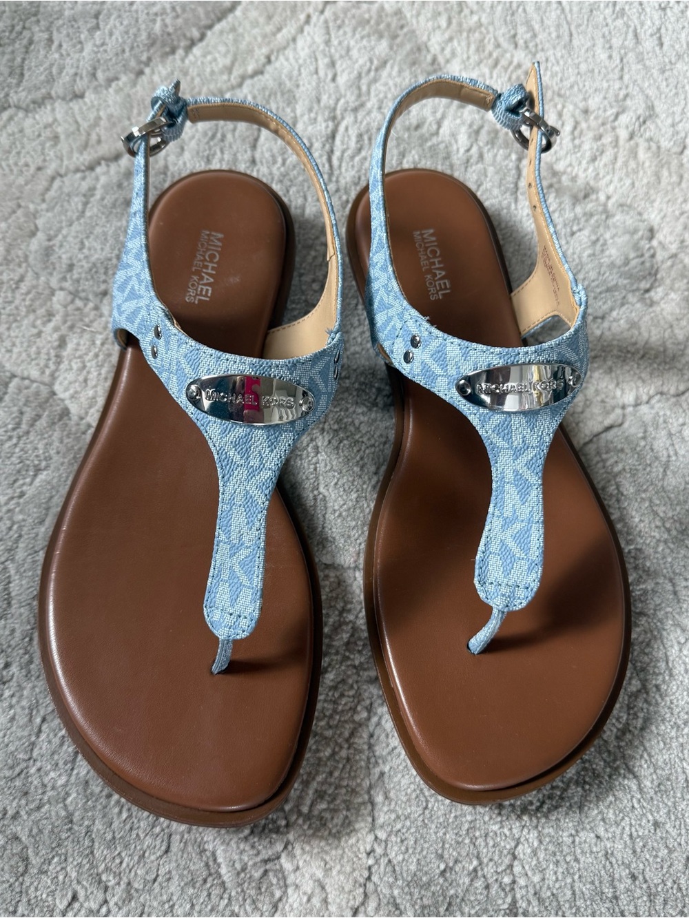 LIKE NEW Michael Kors Plate Light Blue Denim Monogram Sandals Size 8.5